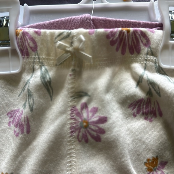 2- pairs Carter’s Newborn pants - Picture 3 of 8